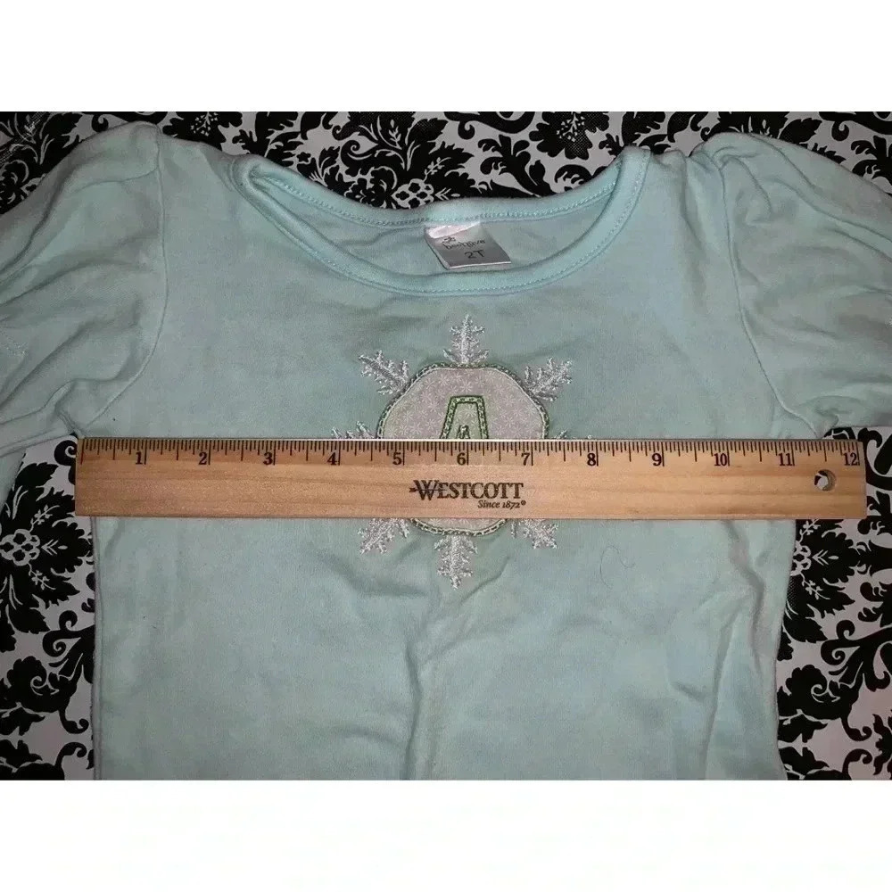 LITTLE GIRLS SNOWFLAKE MONOGRAMMED “A” SHIRT PREOWNED SIZE 2T - Picture 8 of 9
